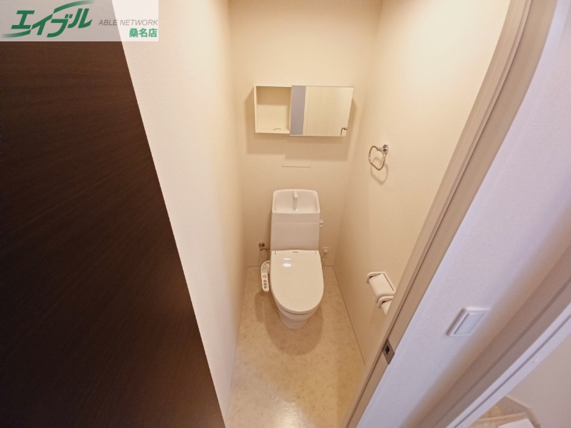 トイレ　同物件別室反転タイプ画像