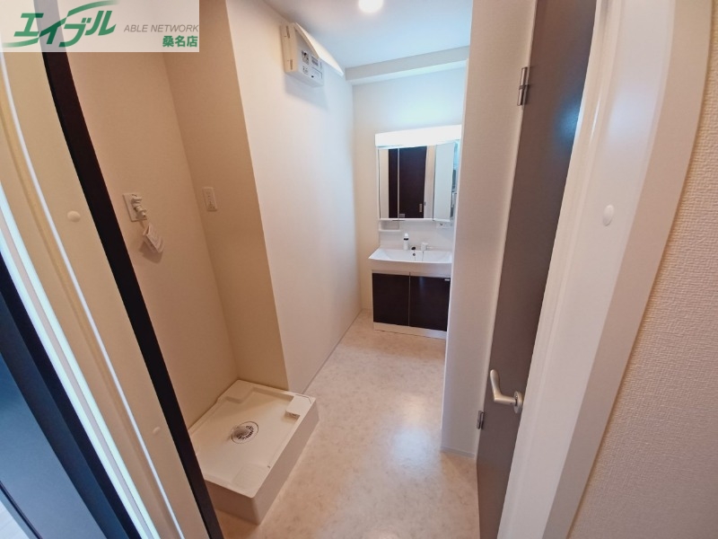 洗面設備　同物件別室反転タイプ画像