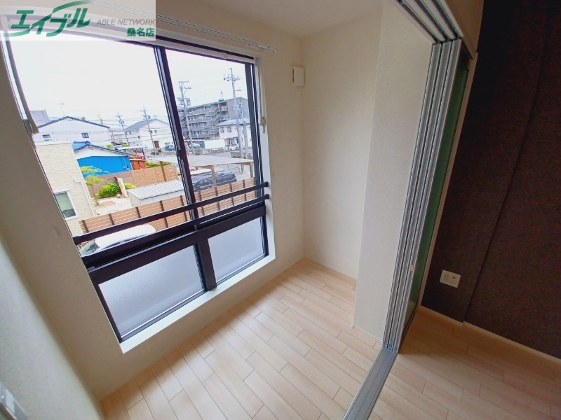 バルコニー　同物件別室反転タイプ画像