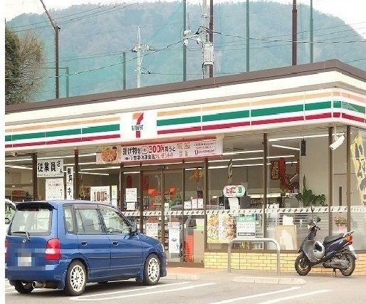 コンビニ　セブンイレブン（コンビニ）まで1000m
