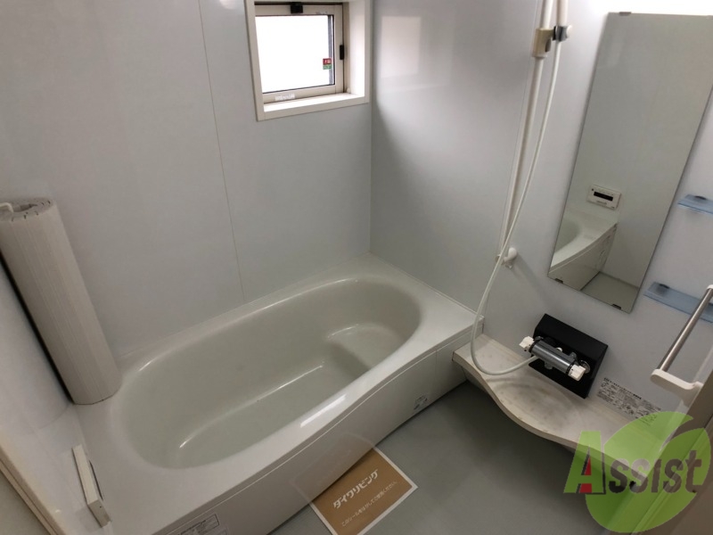 バス・シャワールーム　追い焚き機能付きですのでいつでも温かいお風呂に入れます。