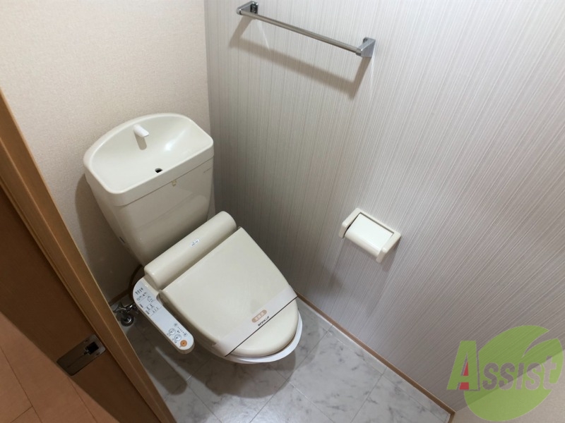 トイレ　ウォシュレットが付いているキレイなお手洗いです。