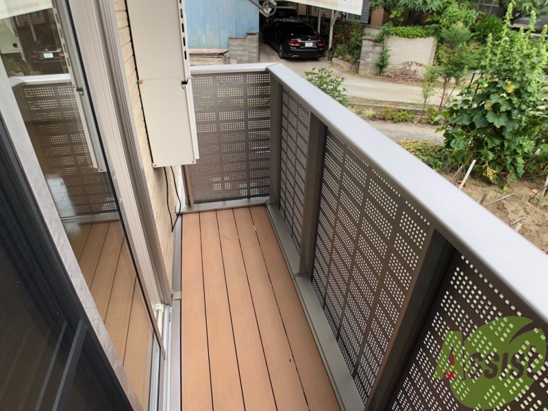 バルコニー　バルコニーはこちらです。広いのでのびのびと作業ができますね