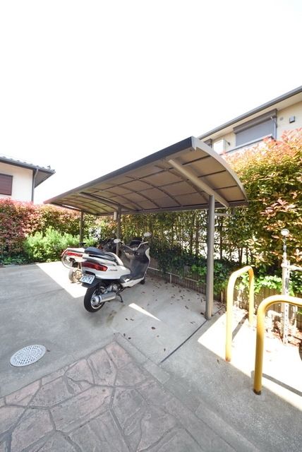その他　屋根つきの駐輪場