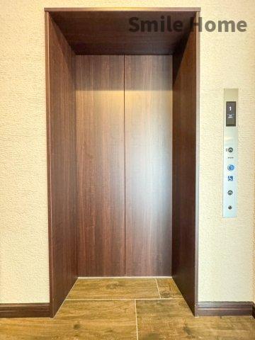その他共有部分　エレベーターがあると重たい荷物も簡単に部屋まで運べますよ