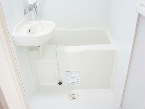 バス・シャワールーム　雨の日でも快適な浴室乾燥機付きです。