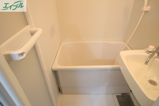 バス・シャワールーム　同物件別部屋の写真です