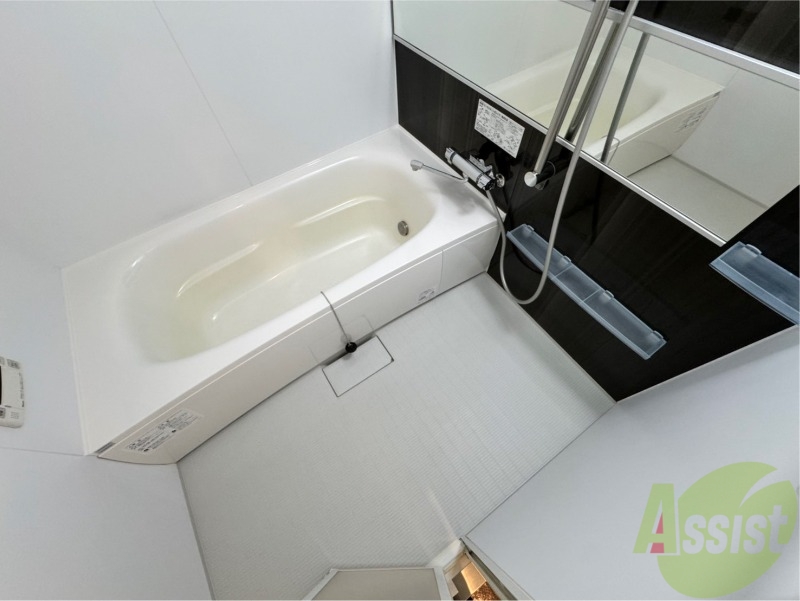 バス・シャワールーム　お風呂になります。一日の疲れを癒してくださいね。