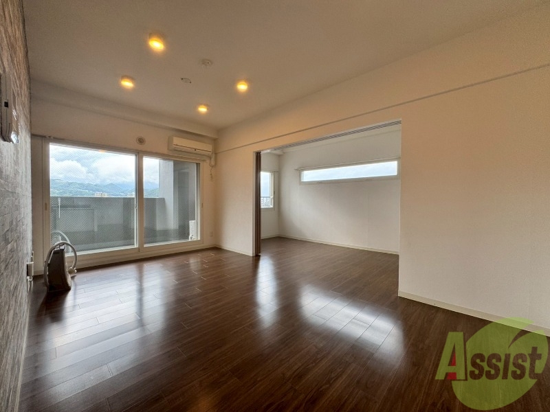 居室・リビング　広くてきれいなリビングです！快適に過ごせそうですね。