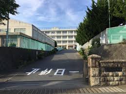 中学校　富士市立岳陽中学校（中学校）まで589m