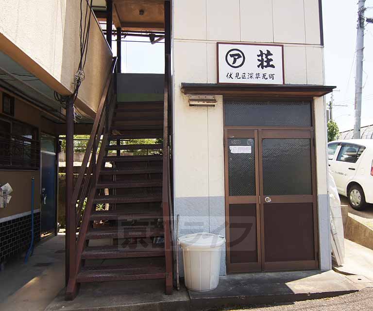 その他共有部分　２階への階段です。