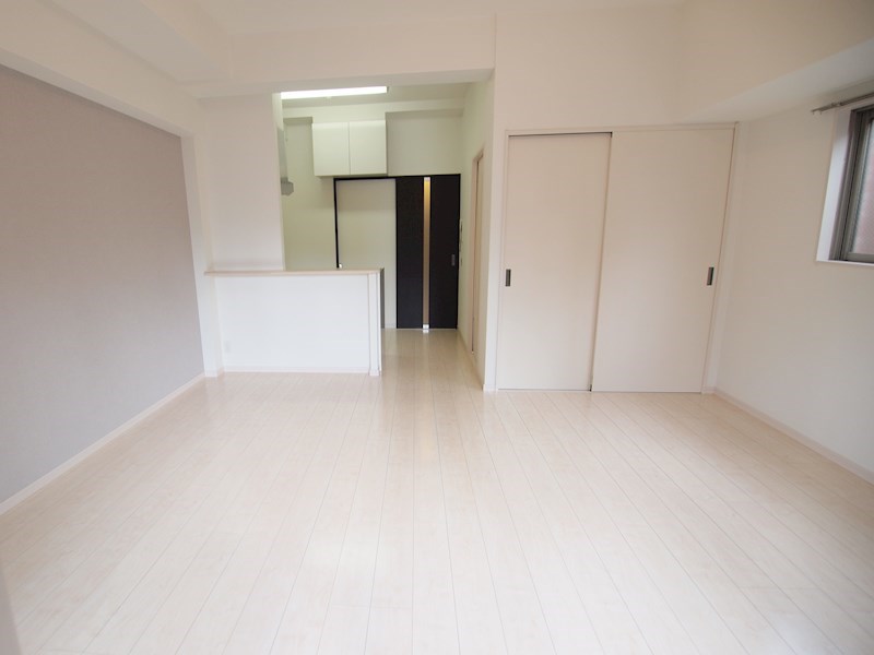 居室・リビング　広々14.2帖のリビングは使い勝手の良いお部屋です。