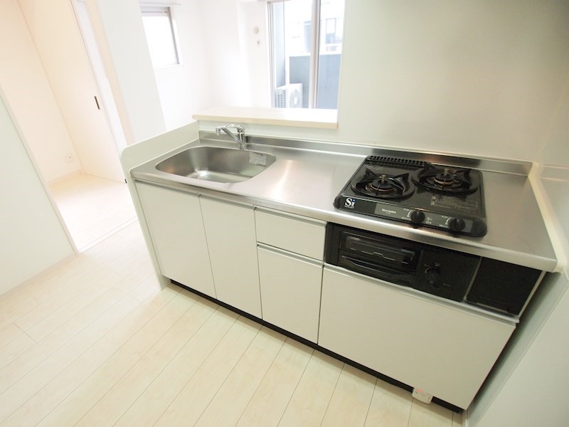 キッチン　キッチン後ろも広め。