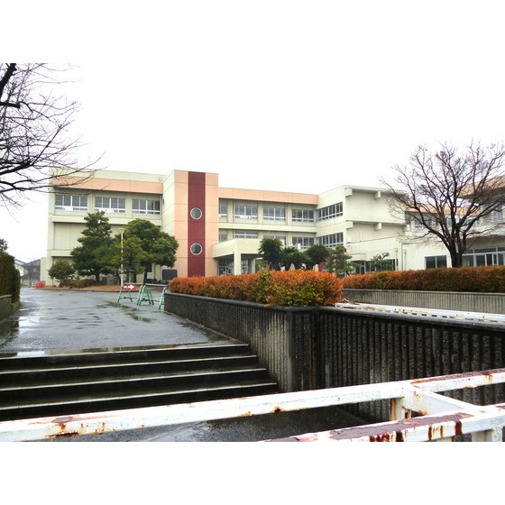小学校　碧南市立中央小学校（小学校）まで747m