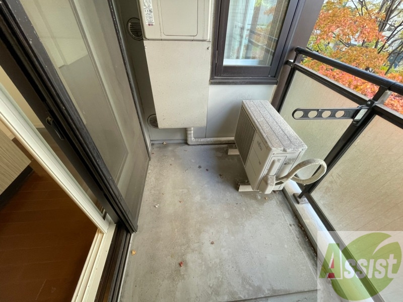 バルコニー　こちらはバルコニー。洗濯物が干せるようになっています。