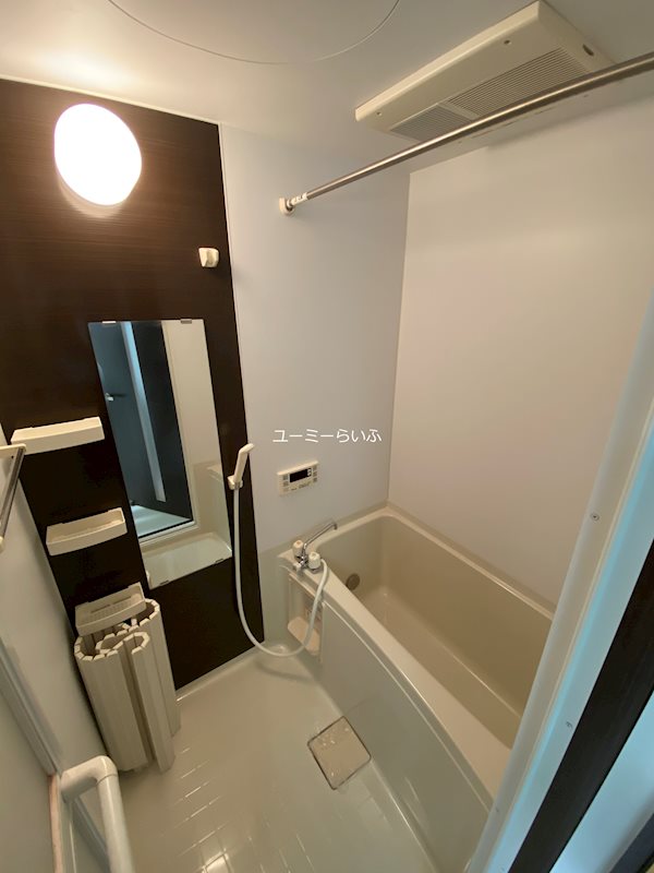 バス・シャワールーム　追い炊きと浴室乾燥機付き☆