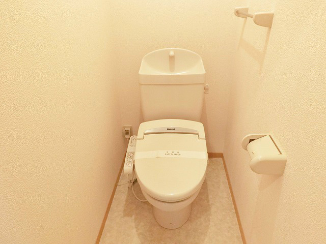 トイレ　ウォシュレット装備のトイレ