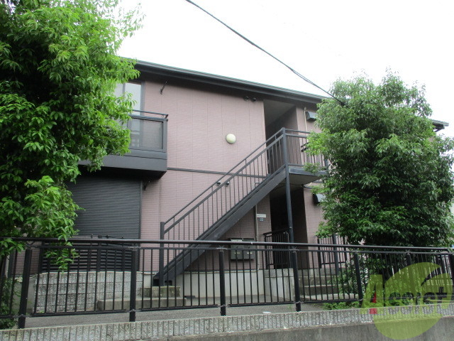 建物外観　建物の個性を主張するシックな外観