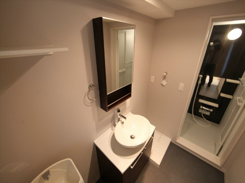 洗面設備　脱衣所　デザイン独立洗面台　洗濯機ご用意できます