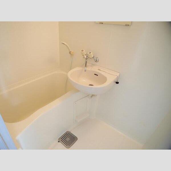 バス・シャワールーム　写真は同タイプのお部屋のものです。