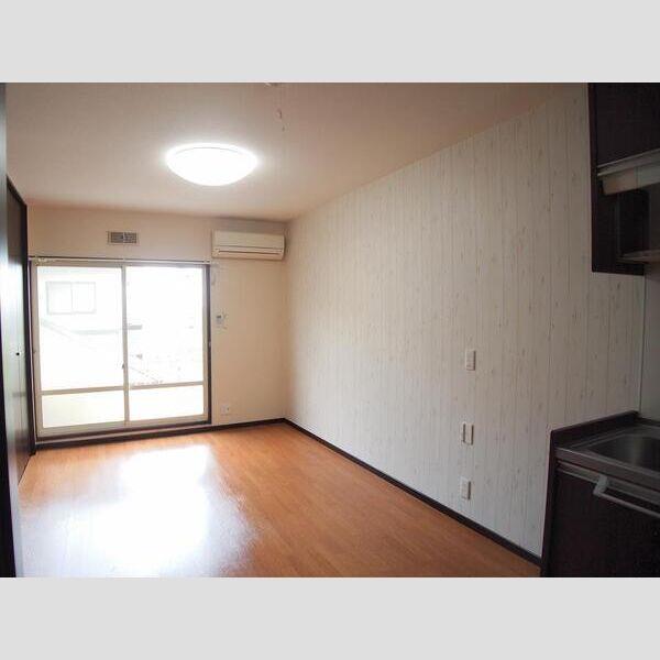 居室・リビング　写真は同タイプのお部屋のものです。