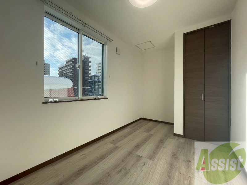 その他部屋・スペース　こちらのお部屋は光が差し込む、温かみのあるお部屋です。