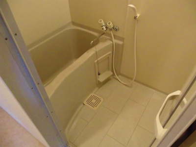 バス・シャワールーム　トイレ、洗面台も別タイプです