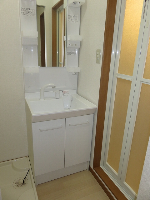 洗面設備　脱衣所に独立洗面台があります。