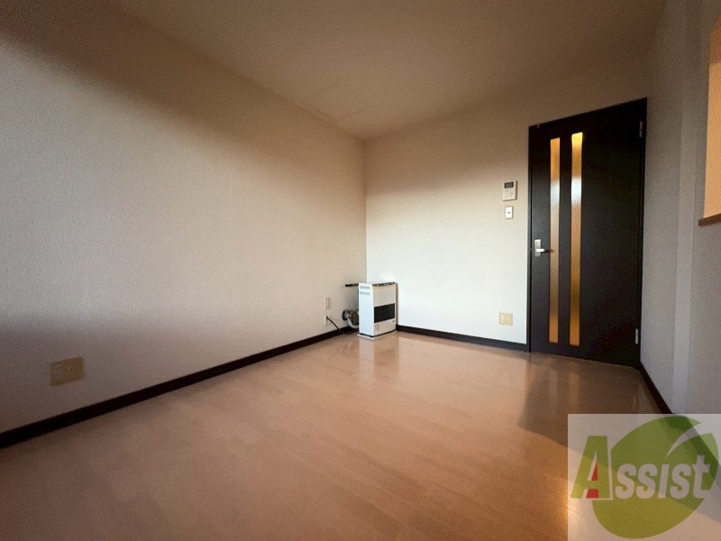 居室・リビング　広くてキレイなお部屋が広がっていて、充実した生活が送れそう。