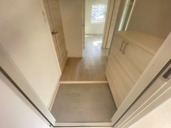 玄関　※別号室の写真です。