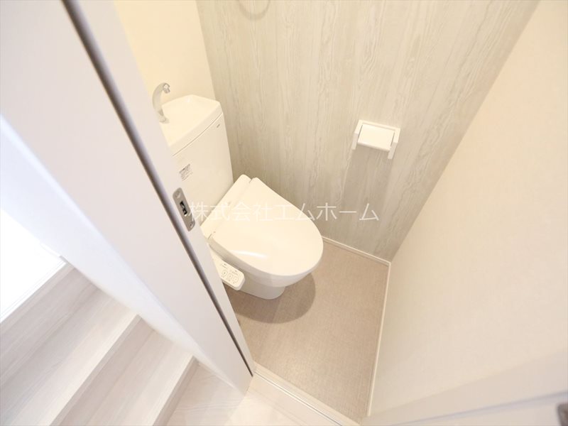 トイレ　温水洗浄暖房便座付トイレ