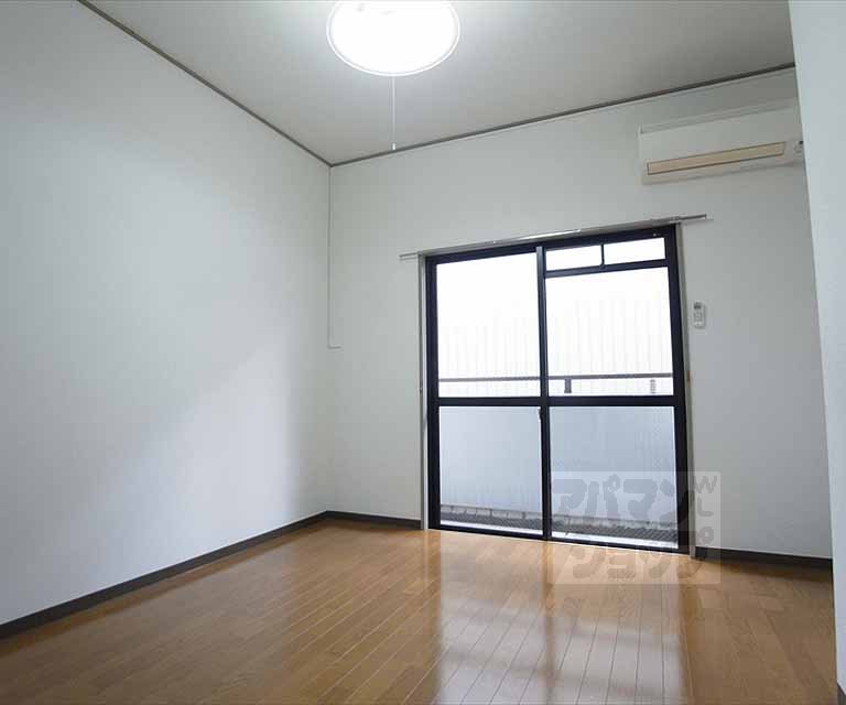 居室・リビング　６帖洋室