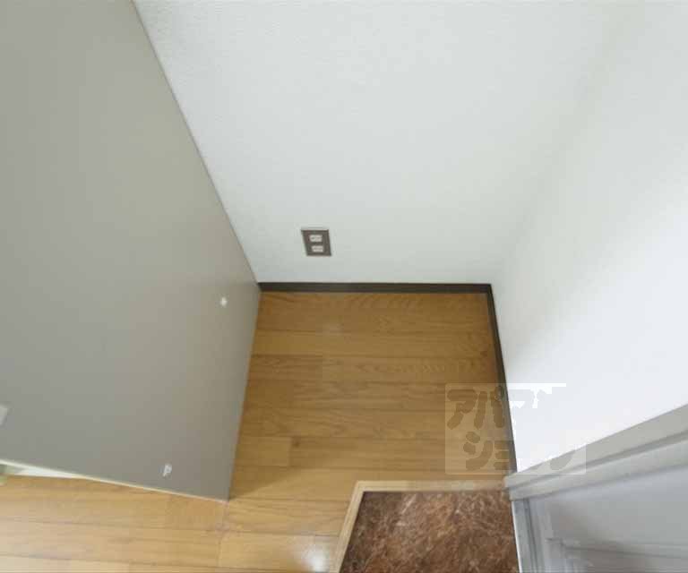 その他部屋・スペース　キッチン横に冷蔵庫置場ございます。