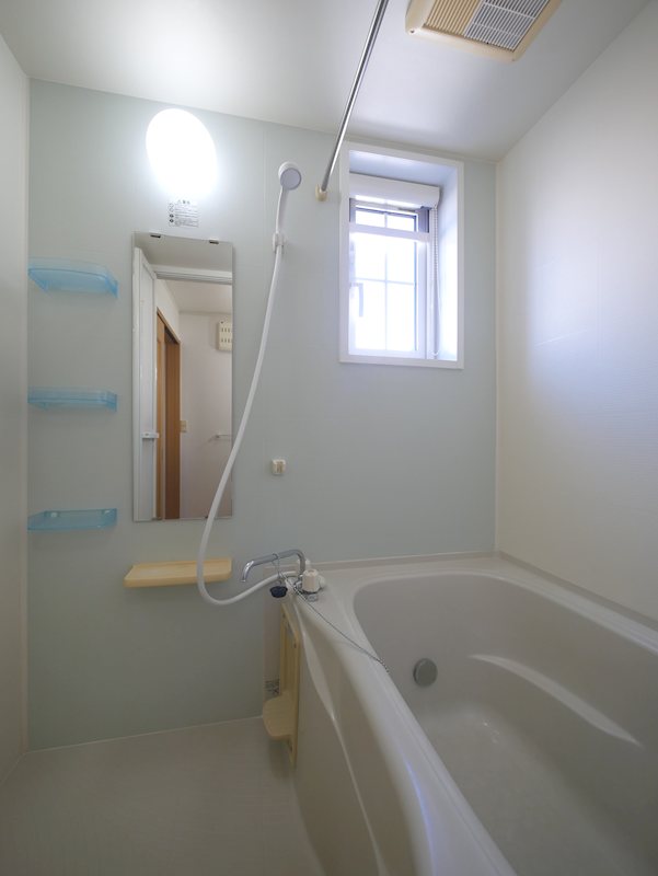 バス・シャワールーム　シャワー・追い焚き給湯