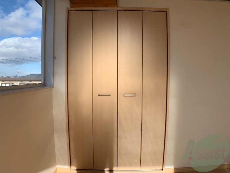 収納　収納はこちらのクローゼットをお使いください。