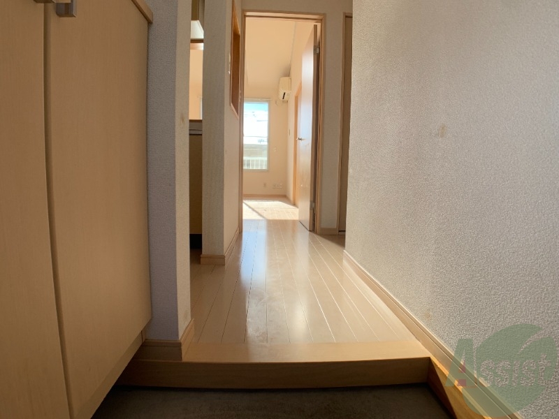 玄関　玄関から撮影しました。明るい雰囲気が伝わりますでしょうか。