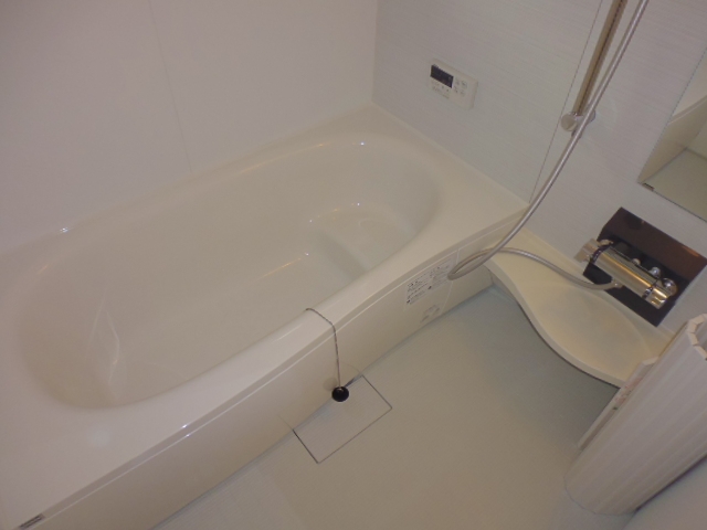 バス・シャワールーム　追い焚き（一坪風呂）