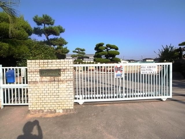 小学校　倉敷市立西阿知小学校（小学校）まで391m