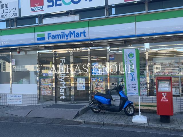 コンビニ　ファミリーマート 三郷駅前店（コンビニ）まで674m