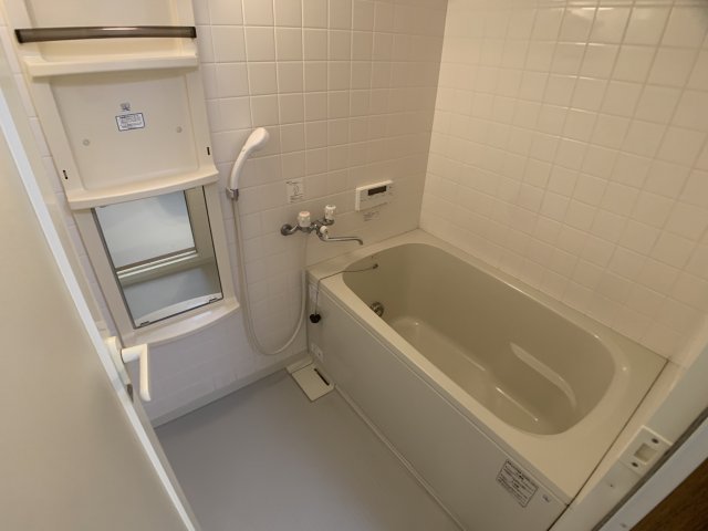 バス・シャワールーム　シンプルで機能的なユニットバスです