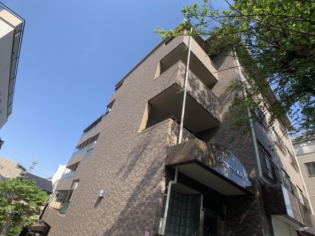 建物外観　タイル張りでおしゃれな外観です