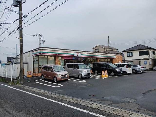 コンビニ　セブンイレブン（コンビニ）まで200m