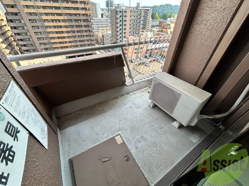 バルコニー　ベランダは洗濯物を干すには充分な広さです。