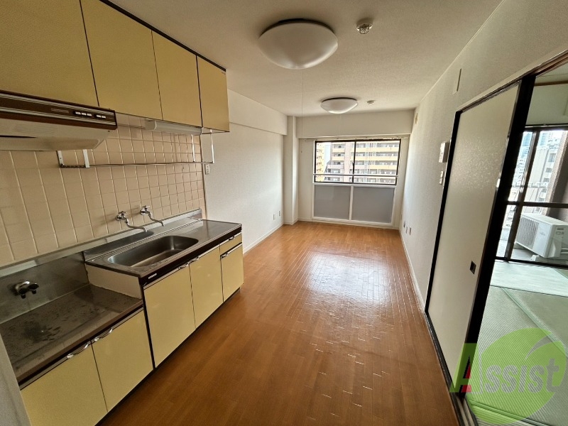 居室・リビング　リビングは広々としていて開放感があります。