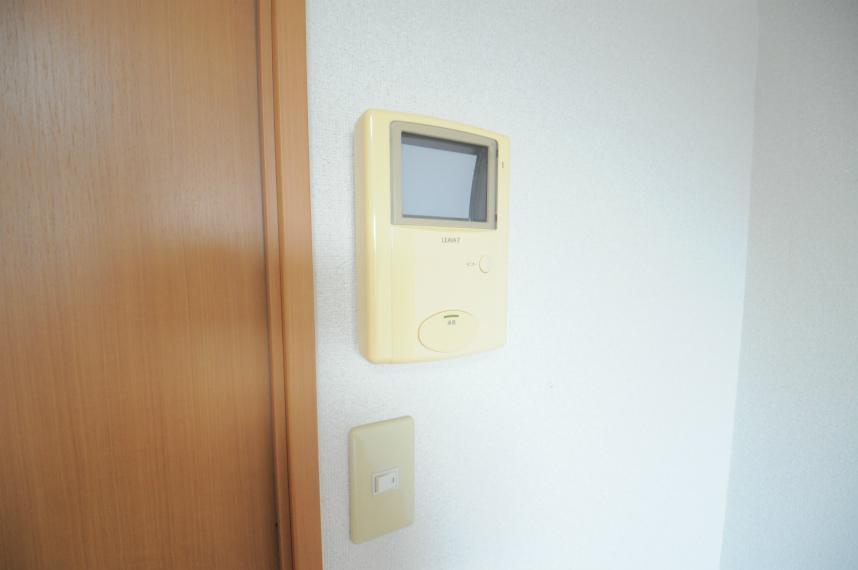 セキュリティ　モニター付きインターホン
