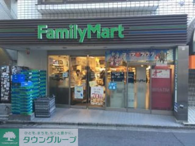 コンビニ　ファミリーマート南青山五丁目店（コンビニ）まで521m