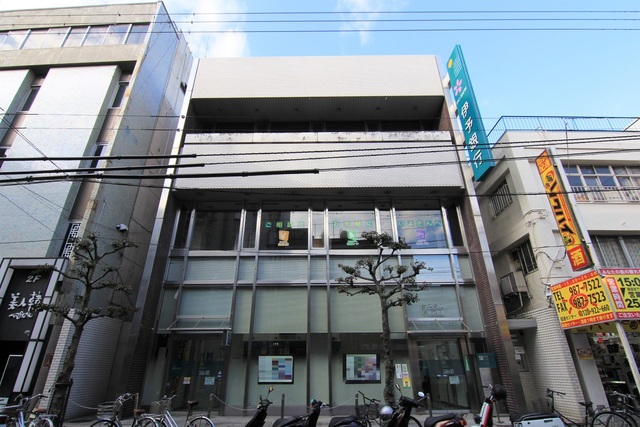 銀行　伊予銀行大街道支店（銀行）まで450m