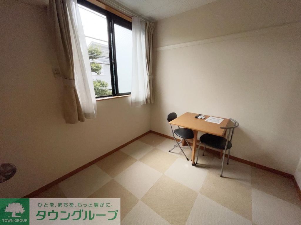 レオパレスサンシャイン桜台の居間写真
