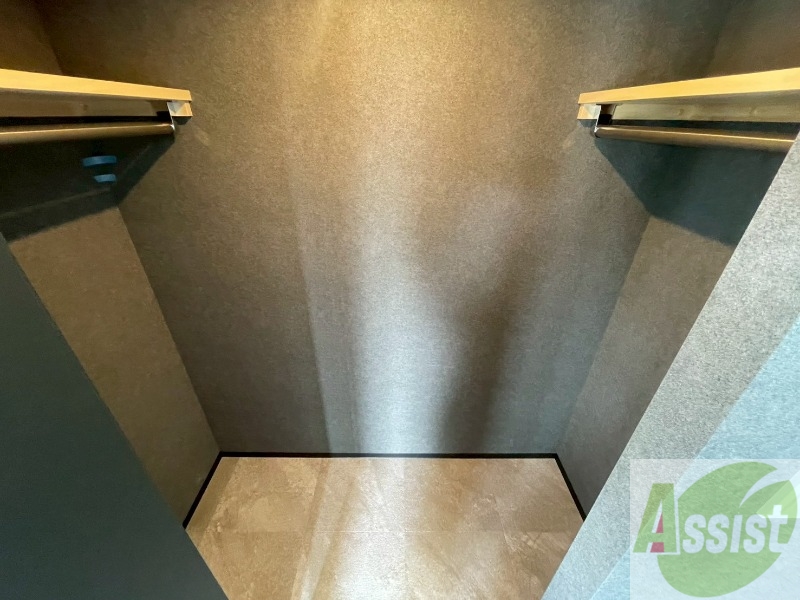 収納　クローゼットは奥行きもあり、荷物が多い方でも安心です。