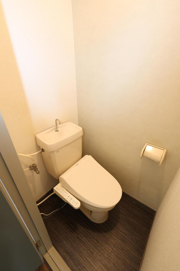 駅徒歩8分 々 ドゥムール忍ヶ丘のトイレ写真
